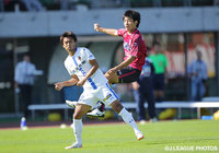 両チーム最多の5本のシュートを放った片山　瑛一（岡山）【明治安田Ｊ２ 第37節 岡山vs金沢】（1/3）