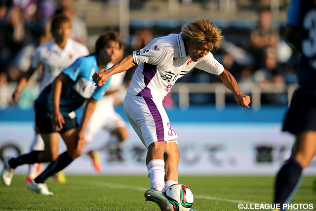 57分から出場し果敢にゴールを狙った大黒　将志（京都）【明治安田Ｊ２ 第37節 横浜FCvs京都】（3/3）
