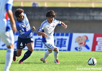 後半開始早々に同点ゴールを決めた平岡　翼（J-22）【明治安田Ｊ３ 第34節 富山vsJ-22】（2/2）