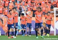 勝点3をもたらす貴重な逆転ゴールを決めた佐藤　悠希（長野）【明治安田Ｊ３ 第34節 長野vs琉球】（2/2）