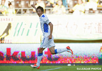 ボレーシュートで追加点を決め、リードを2点に広げた若狭　大志（大分）【明治安田Ｊ２ 第37節 千葉vs大分】（2/3）