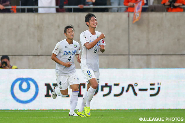 前半アディショナルタイムに同点ゴールを決めたキム　ジョンミン （徳島 #9）【明治安田Ｊ２ 第37節 大宮vs徳島】（2/3）