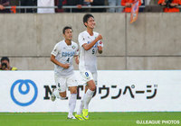 前半アディショナルタイムに同点ゴールを決めたキム　ジョンミン （徳島 #9）【明治安田Ｊ２ 第37節 大宮vs徳島】（2/3）