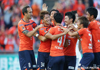 FKを頭で合わせ、先制点を挙げた片岡　洋介（大宮 #34）【明治安田Ｊ２ 第37節 大宮vs徳島】（1/3）