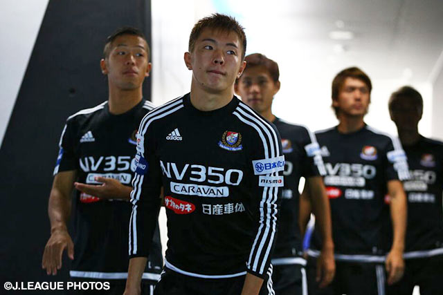 ウォーミングアップに向かう齋藤　学（横浜FM）【明治安田Ｊ１ 2nd 第15節 川崎Ｆvs横浜FM】（4/15）