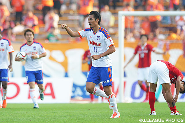今季リーグ戦7点目となる同点ゴールを決めた指宿　洋史（新潟）【明治安田Ｊ１ 2nd 第15節 名古屋vs新潟】（3/5）