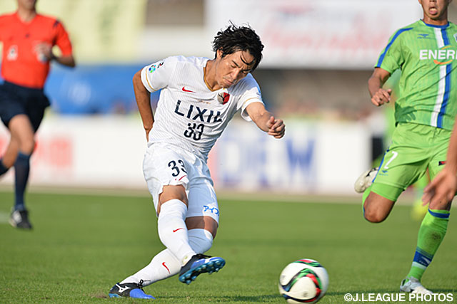 後半アディショナルタイムに一矢報いる得点を決めた金崎　夢生（鹿島）【明治安田Ｊ１ 2nd 第15節 湘南vs鹿島】（5/5）