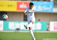 決定的なシュートを放った中村　充孝（鹿島）【明治安田Ｊ１ 2nd 第15節 湘南vs鹿島】（3/5）