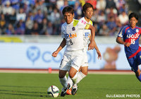 正確なロングフィードで先制点の起点となった青山　敏弘（広島）【明治安田Ｊ１ 2nd 第15節 甲府vs広島】（10/15）