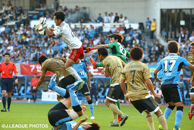 試合終盤にパワープレーで同点ゴールを狙った川崎Ｆ【明治安田Ｊ１ 2nd 第15節 川崎Ｆvs横浜FM】（13/15）