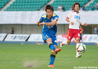 相手を突き放す一撃を放った為田　大貴（大分）【明治安田Ｊ２ 第38節 大分vs札幌】（2/3）