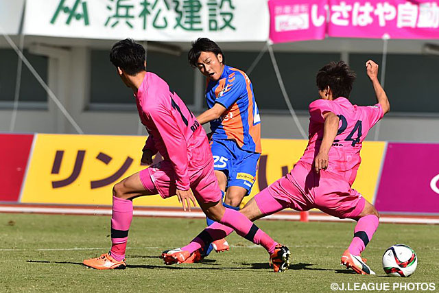 途中出場で果敢にゴールを狙った北川　滉平（長崎）【明治安田Ｊ２ 第38節 長崎vs水戸】（1/3）