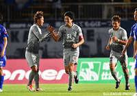 試合終盤に2試合連続得点となるダメ押しの3点目を決めた城後　寿（福岡）【明治安田Ｊ２ 第38節 徳島vs福岡】（2/3）