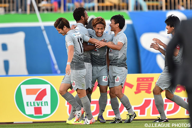 7試合負けなしの勢いそのままに先制点を決めた金森　健志（福岡）【明治安田Ｊ２ 第38節 徳島vs福岡】（1/3）