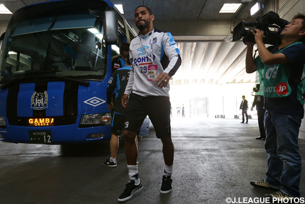 前日公式練習のため会場入りしたパトリック（Ｇ大阪）【ＹＮＣ 決勝 前日公式練習】