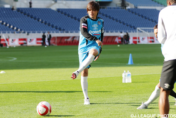 決勝戦に向け、リラックスして調整に臨む遠藤　保仁（Ｇ大阪）【ＹＮＣ 決勝 前日公式練習】