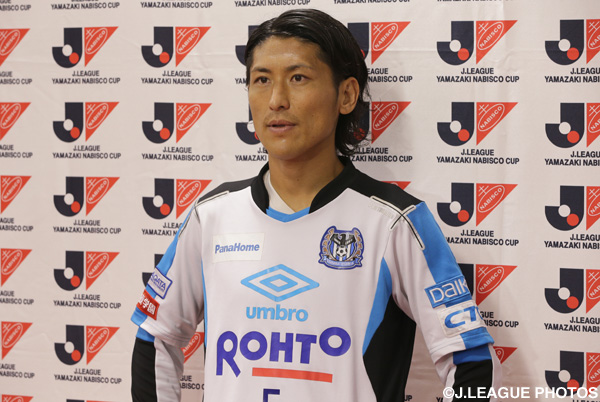 落ち着いた様子で取材対応する丹羽　大輝（Ｇ大阪）【ＹＮＣ 決勝 前日公式練習】