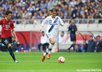 宇佐美　貴史はドリブルで一気に鹿島ゴールに迫り、シュートするもGK正面【ＹＮＣ 決勝 鹿島vsＧ大阪】（23/36）