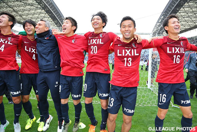 ファン・サポーターと共に優勝を喜ぶ鹿島の選手たち【ＹＮＣ 決勝 鹿島vsＧ大阪】（9/12）