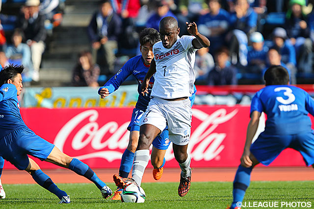 鋭いシュートでゴールを脅かしたウーゴ（群馬）【明治安田Ｊ２ 第39節 水戸vs群馬】（2/3）
