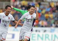 2試合連続となる追加点を決めた伊藤　優汰（京都）【明治安田Ｊ２ 第39節 北九州vs京都】（2/3）