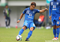 鮮やかに直接FKを決め、2試合連続得点の中村　北斗（福岡）【明治安田Ｊ２ 第39節 福岡vs横浜FC】（1/3）