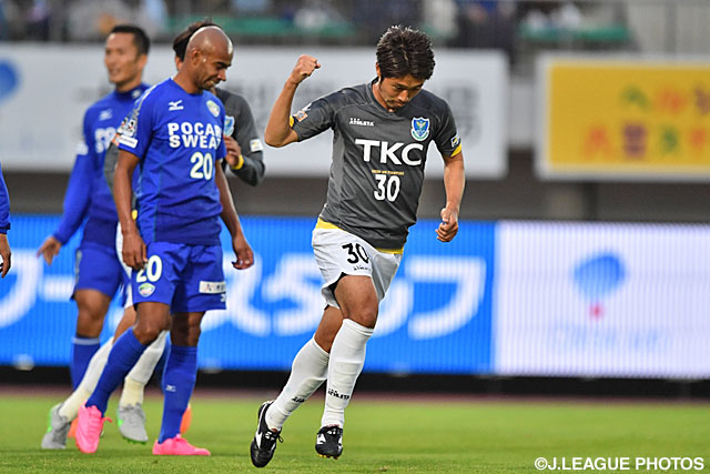 本間　勲の今季2点目のゴールで先制した栃木【明治安田Ｊ２ 第39節 徳島vs栃木】（1/3）