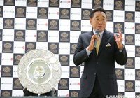 就任会見で抱負を語った松木 安太郎氏