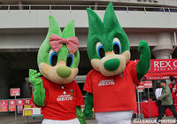 スタジアムに駆け付けたフレンディアとレディア【明治安田Ｊ１ 2nd 第16節 浦和vs川崎Ｆ】（3/15）