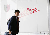 ロッカールームに向かう鹿島の石井　正忠監督【明治安田Ｊ１ 2nd 第16節 鹿島vs横浜FM】（4/15）