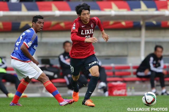 ドリブル突破を仕掛ける柴崎　岳（鹿島）【明治安田Ｊ１ 2nd 第16節 鹿島vs横浜FM】（9/15）