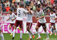 クロスに飛び込み、先制ゴールを挙げた阿部　吉朗（松本）【明治安田Ｊ１ 2nd 第16節 神戸vs松本】（1/5）