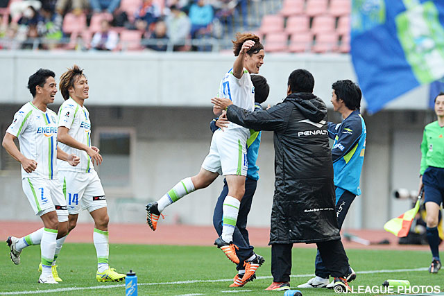 貴重な追加点を挙げた菊池　大介（湘南）【明治安田Ｊ１ 2nd 第16節 新潟vs湘南】（2/5）