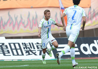 高山　薫（湘南）の先制点はＪ１リーグ戦通算19,000ゴールとなった【明治安田Ｊ１ 2nd 第16節 新潟vs湘南】（1/5）