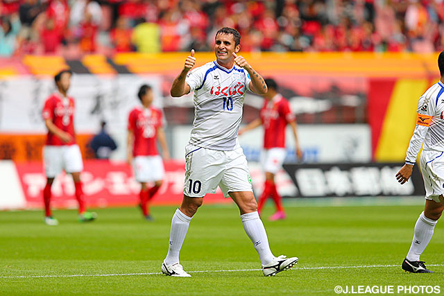 12分に幸先良く先制点を決めたバレー（甲府）【明治安田Ｊ１ 2nd 第16節 名古屋vs甲府】（1/5）