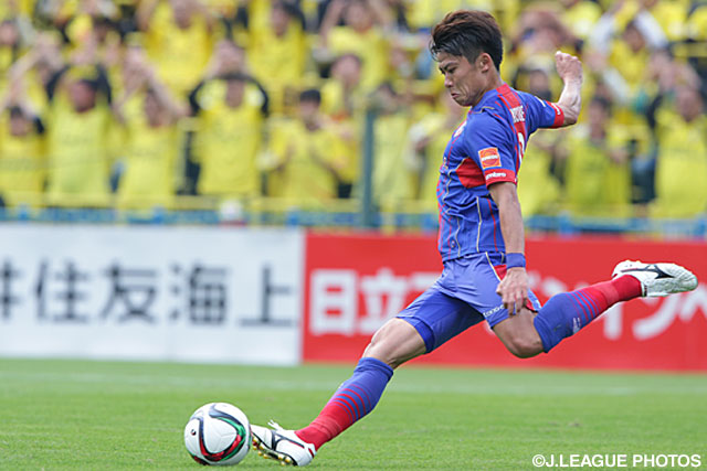 得意のプレースキックでチャンスを演出した太田　宏介（FC東京）【明治安田Ｊ１ 2nd 第16節 柏vsFC東京】（3/5）