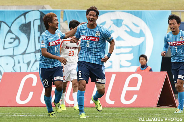 ヘディングで同点ゴールを叩き込んだ高橋　祐治（讃岐）【明治安田Ｊ２ 第40節 讃岐vs大宮】（2/3）