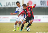 激しく競り合う柳下　大樹（J-22）と石堂　和人（福島）【明治安田Ｊ３ 第37節 福島vsJ-22】（2/2）