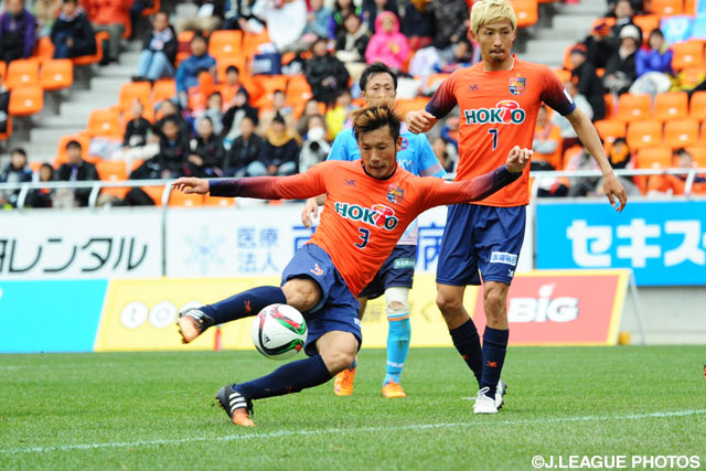 前半アディショナルタイムに逆転ゴールを決めた大島　嵩弘（長野）【明治安田Ｊ３ 第37節 長野vsYS横浜】（2/2）