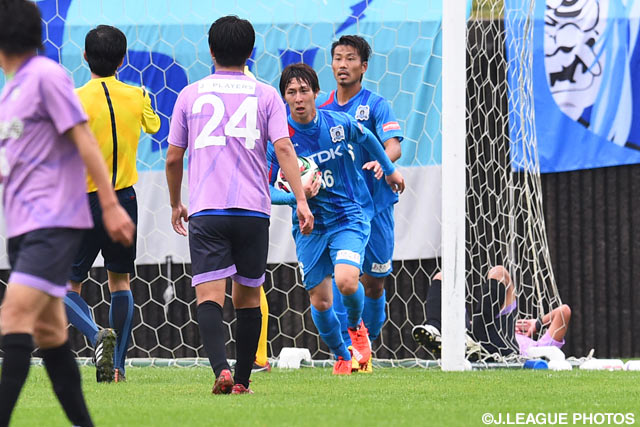 反撃の1点を決めた三好　洋央（秋田）【明治安田Ｊ３ 第37節 藤枝vs秋田】（2/2）