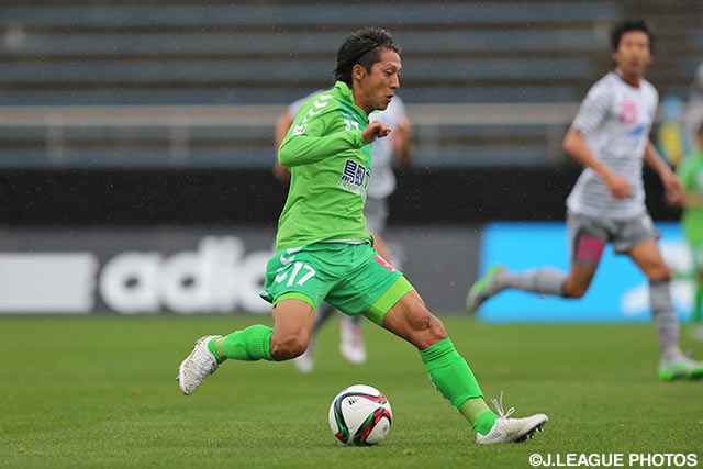 先制点となるオウンゴールを誘発した馬渡　和彰（鳥取）【明治安田Ｊ３ 第37節 鳥取vs町田】（1/2）