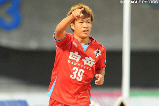 嶋田　慎太郎の13試合ぶり今季6点目のゴールで先制した熊本【明治安田Ｊ２ 第40節 熊本vs水戸】（1/3）