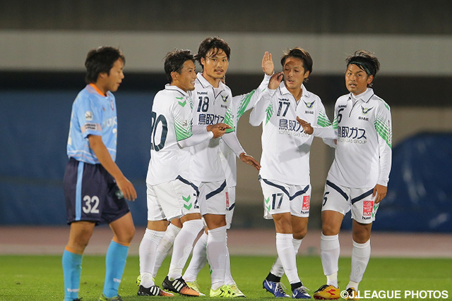 前半に2ゴールを決める活躍を見せた中山　仁斗（鳥取 #18）【明治安田Ｊ３ 第38節 YS横浜vs鳥取】（1/2）