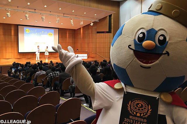 司会は本田圭佑選手の物真似でお馴染みのじゅんいちダビッドソンさん、アシスタントは女子マネ佐藤美希さん【Ｊリーグトラッキングデータコンテスト】