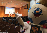 司会は本田圭佑選手の物真似でお馴染みのじゅんいちダビッドソンさん、アシスタントは女子マネ佐藤美希さん【Ｊリーグトラッキングデータコンテスト】