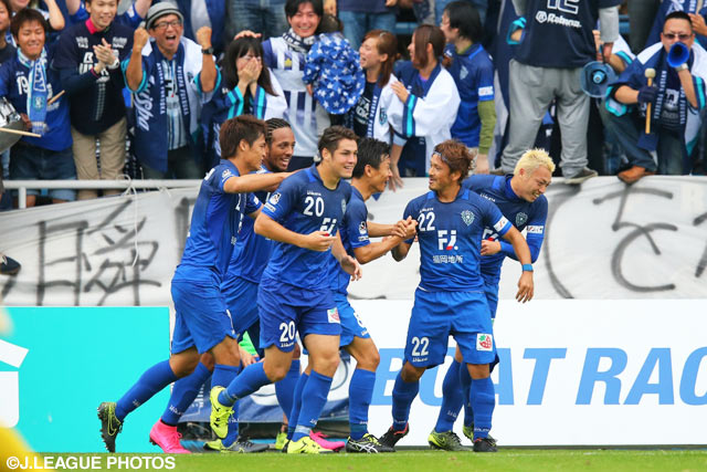中村　北斗（#22）の先制点を守り切り、7連勝を飾った福岡【明治安田Ｊ２ 第41節 福岡vs愛媛】（1/3）