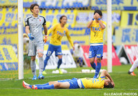 CKを尾本　敬（栃木 #5）が頭で合わせるもポストを直撃【明治安田Ｊ２ 第41節 栃木vs京都】（3/3）