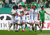 オウンゴールで先制点を奪った金沢【明治安田Ｊ２ 第41節 東京Ｖvs金沢】（1/3）