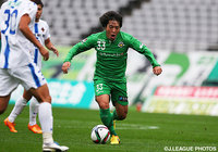 強烈なミドルシュートを放った高木　善朗（東京Ｖ）【明治安田Ｊ２ 第41節 東京Ｖvs金沢】（2/3）