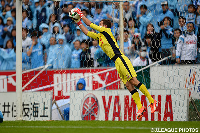 好セーブを披露し、最後まで得点を許さなかったカミンスキー（磐田）【明治安田Ｊ２ 第41節 磐田vs横浜FC】（2/3）